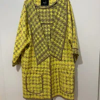 تعدادی مانتو‌پالتو‌کاپشن شلوار مانتو و‌شال و کیف