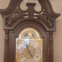 ویترین و ساعت پایه دار