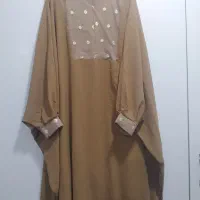 تعدادی لباس مانتو وعبا