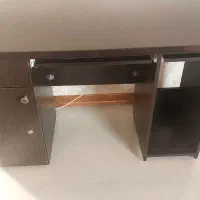 میز تحریر و کامپیوتر
