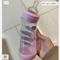 دو عدد شیشه شیر در حد نو و چند عدد پستونک نو