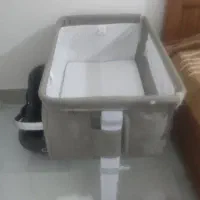 تخت کنار مادر