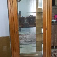 ویترین چوبی طلایی