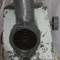 چرخ گوشت قدیمی سالم