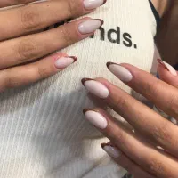 کاشت ناخن در سالن تخصصی با تنوع ژل لاک بالا