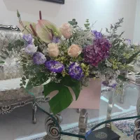 دسته گل با باکس با گلهای زیبا و مرغوب