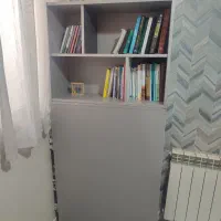 کتابخانه و میز تحریر