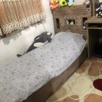 تختخواب و میز کامپیوتر کتابخانه ای