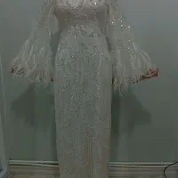 پیراهن مجلسی سفید پرکار و سنگ‌دوزی