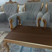 یه دست مبل کلاسیک با جلومبلی به قیمت ۱۵ تومن