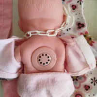 عروسک با قنداق