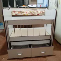 تخت کودک و نوزاد با تشک در حد نو