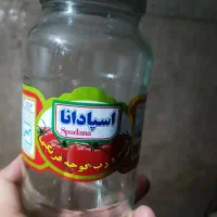 تعدادی شیشه رب گوجه کاملاً تمیز و سالم در حد