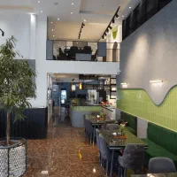 صندوقدار خانم -دستیار آشپز-نیروی خدمات