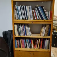 کتابخانه قدیمی تمام چوب