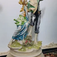 مجسمه وتعدادی لباس