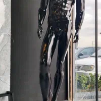 مانکن با باکس