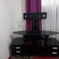 میز تلویزیون و پرده