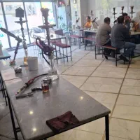 کارگر وسط کار قهوه خانه
