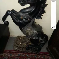 مجسمه اسب