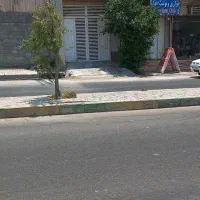 واحد تمیز سر خیابان اصلی