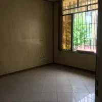 ۱۰۰متر طبقه دوم با پارکینگ بر خیابان آزادی