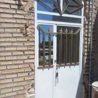 درب ورودی خانه به راست