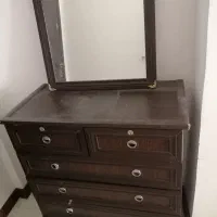 دراور و آینه بزرگ