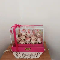 باکس گل صورتی شیشه ایی بزرگ  فقط دو دویست