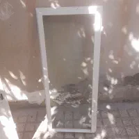 یه عدر ب آهنی سه لنگه پنچره بدون چهار چوب