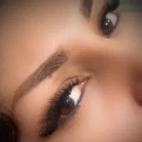 خدمات تخصصی کاشت ناخن و مژه