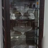 ویترین بوفه چوب  شیک وجمع جور تزئین شده با گل میخ