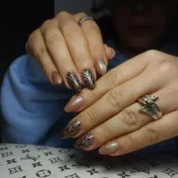 کاشت و ترمیم ناخن در سبزه میدان