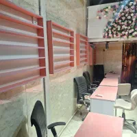 تابلو آرایشگاه و میز ناخن