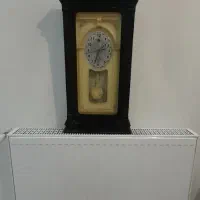 ساعت دیواری چوبی در حد نو