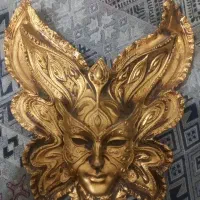 مجسمه دکوری طلایی