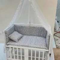 تخت کنار مادر چلیکا
