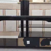 میز تلویزیون کار کرده