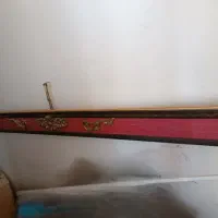کتیبه چوب وپارچه زرشکی رنگ