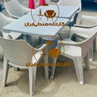 میز و صندلی پلاستیکی مدل یاس غذاخوری فست فود کافه