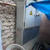 یک عدد جعبه برق یا جعبه کنتور یا تابلو برق