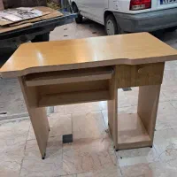 میز کامپیوتر سالم بدون خط و خش