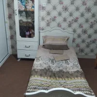 تخت کمد وکمد اسباب بازی یک نفر نوجوان