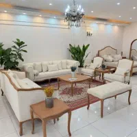 مبل مدل کوئین همراه چستر ومیز عسلی