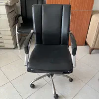 ۶ عدد صندلی اداری در حد نو چرخ دارو بدون چرخ