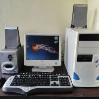 سیستم کامل ۶۳۰۰ با رم ۴ ddr2 هارد ۲۵۰ و گرافیک ۱