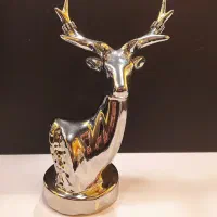 سردیس گوزن ، مجسمه سنجاب