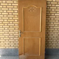 درب چوبی و الومینیوم همراه با چارچوب
