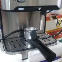 یک دستگاه اسپرسو ساز نو فقط یک قهوه زدم ب امتحان