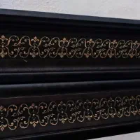 دوتا کتیبه طول هرکدام ۲۰۴ سانت